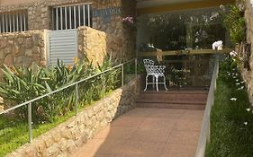 Edificio na rua do Parque das Aguas
